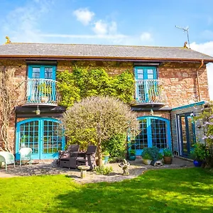 Holiday home Priory Barn
